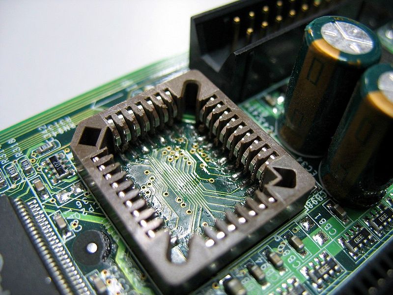 File:Plcc socket soldered.jpg