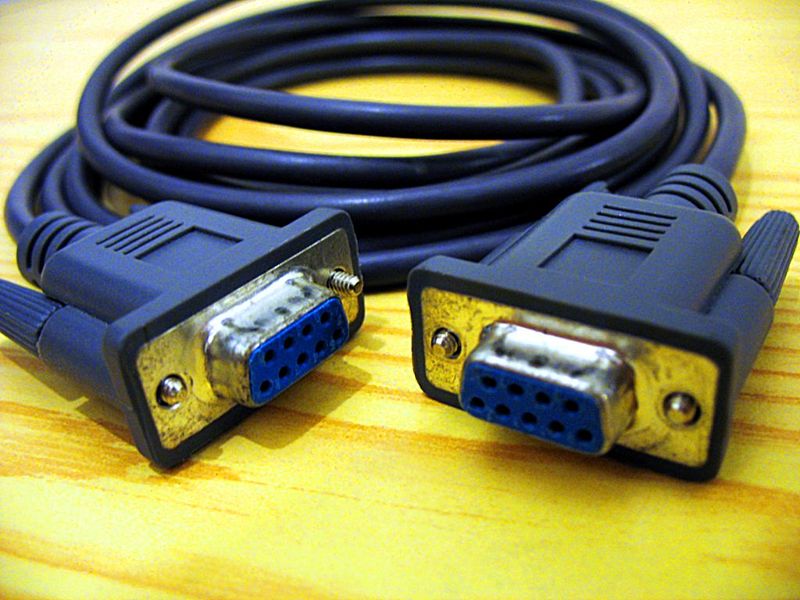 File:Null modem cable.jpg